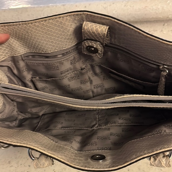 Michael Kors Tan Leather Handbag - Picture 4 of 12